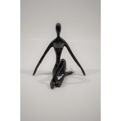 Figur siddende, sort metal